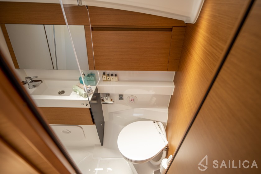 Sun Odyssey 410 - Yacht Charter Sailica