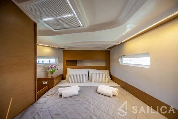 Sun Odyssey 410 - Yacht Charter Sailica