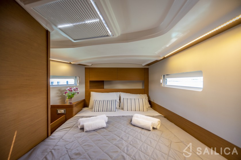 Sun Odyssey 410 - Yacht Charter Sailica