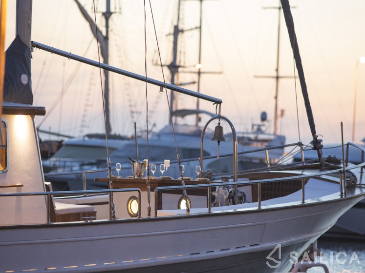 Gulet - Yacht Charter Sailica