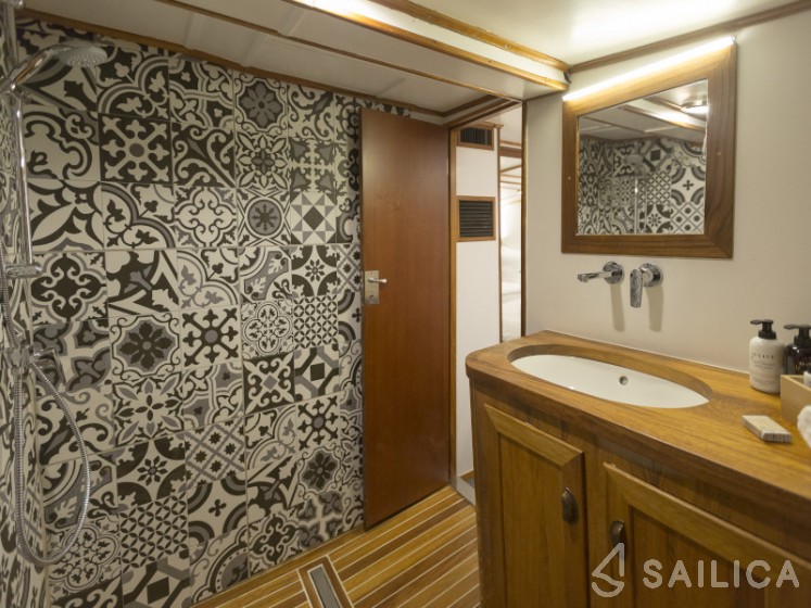Gulet - Yacht Charter Sailica