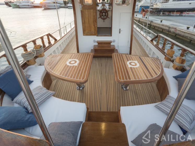 Gulet - Yacht Charter Sailica