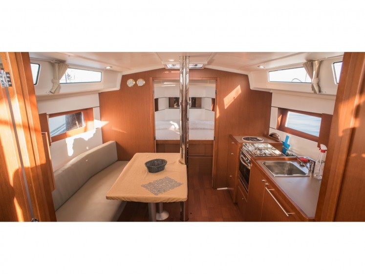 Oceanis 38.1 - Yacht Charter Sailica