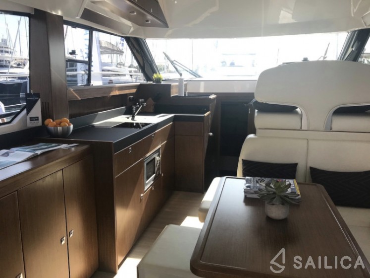 Bavaria Virtess 420 Fly - Yacht Charter Sailica