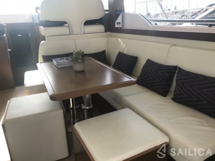 Bavaria Virtess 420 Fly - Yacht Charter Sailica