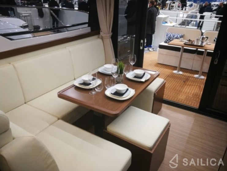 Bavaria Virtess 420 Fly - Yacht Charter Sailica