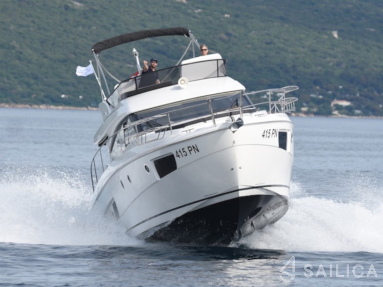 Bavaria Virtess 420 Fly - Yacht Charter Sailica