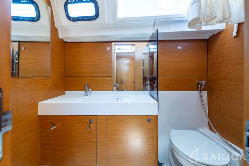 Sun Odyssey 509 - Yacht Charter Sailica