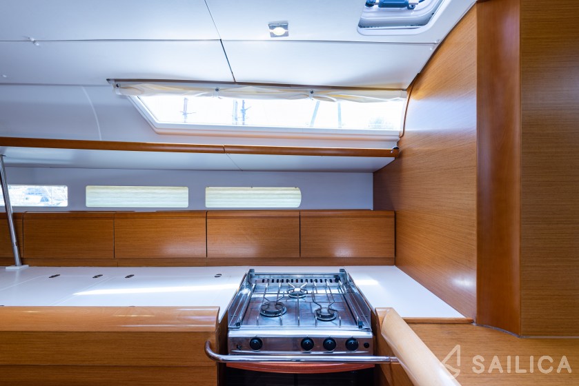 Sun Odyssey 509 - Yacht Charter Sailica