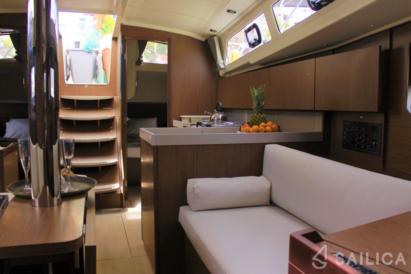 Oceanis 41.1 - Yacht Charter Sailica