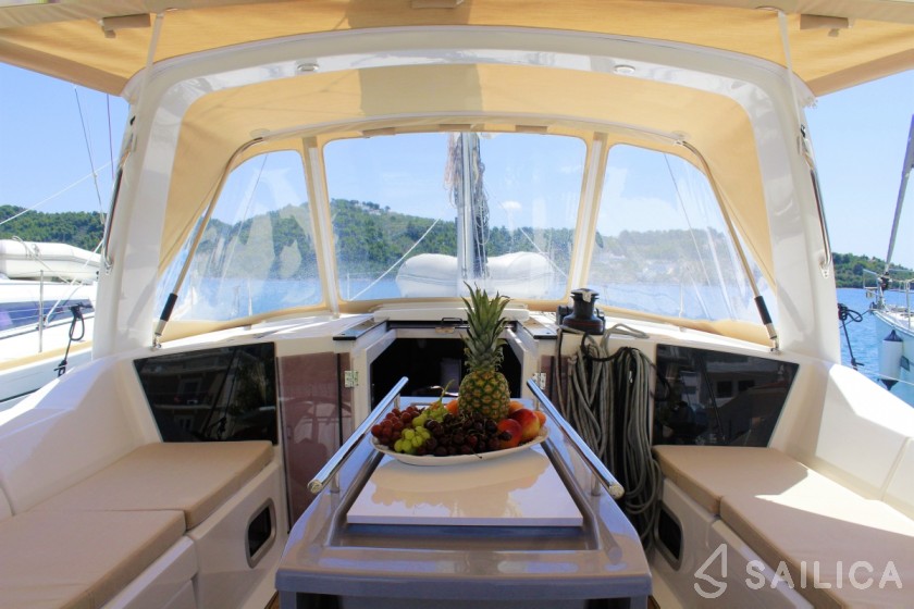 Oceanis 41.1 - Yacht Charter Sailica