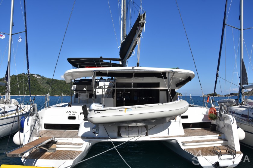 Lagoon 42 - Yacht Charter Sailica