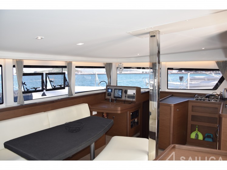Lagoon 42 - Yacht Charter Sailica