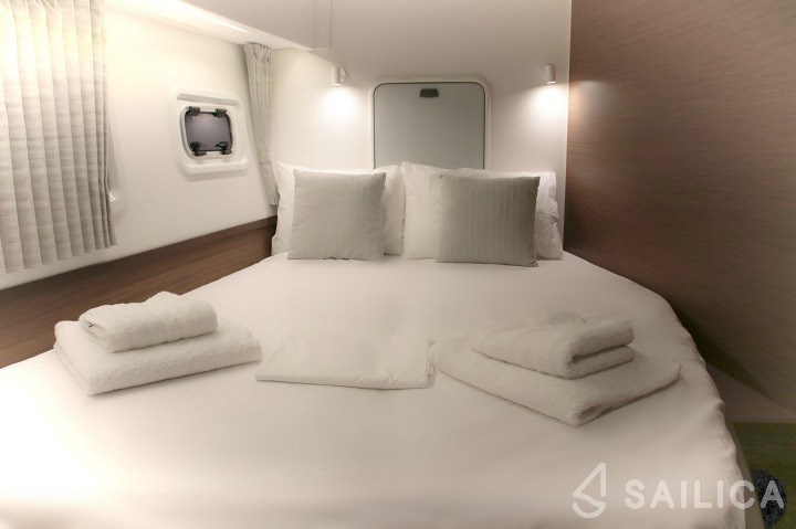 Lagoon 42 - Yacht Charter Sailica