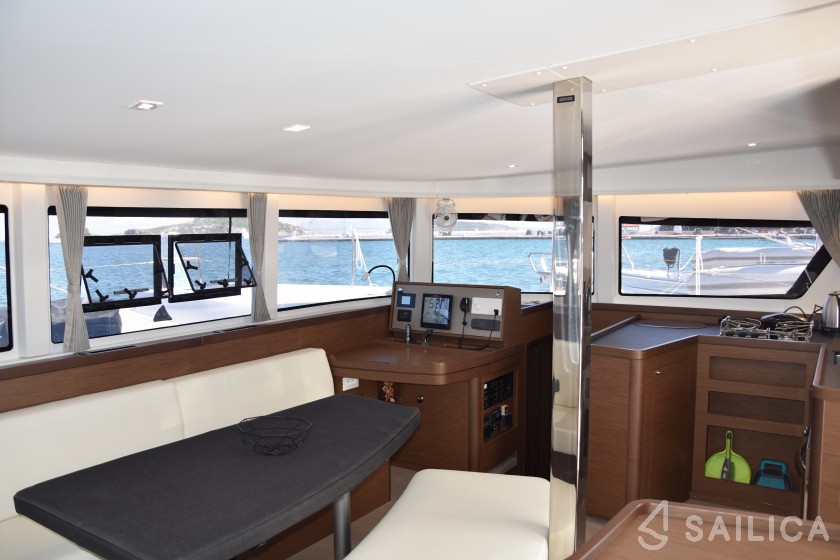 Lagoon 42 - Yacht Charter Sailica