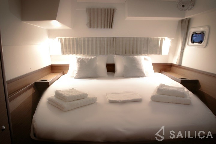 Lagoon 42 - Yacht Charter Sailica