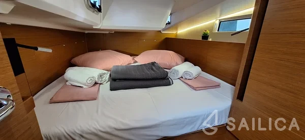Sun Odyssey 490 - Yacht Charter Sailica