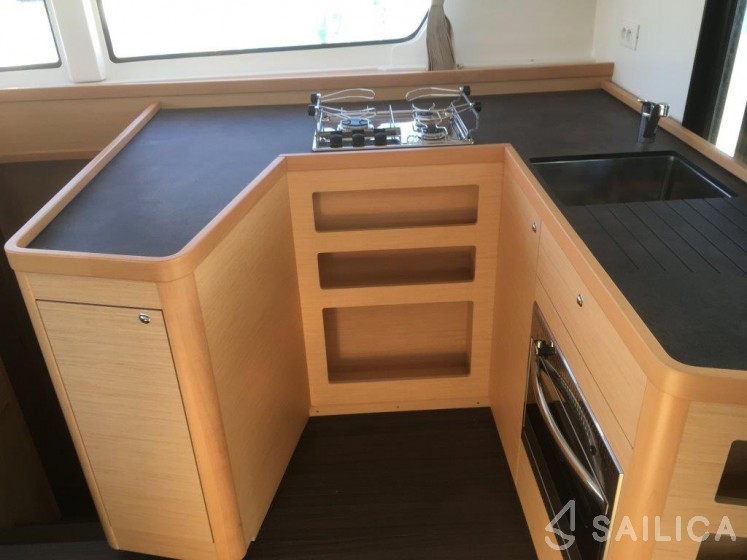 Lagoon 42 - Yacht Charter Sailica