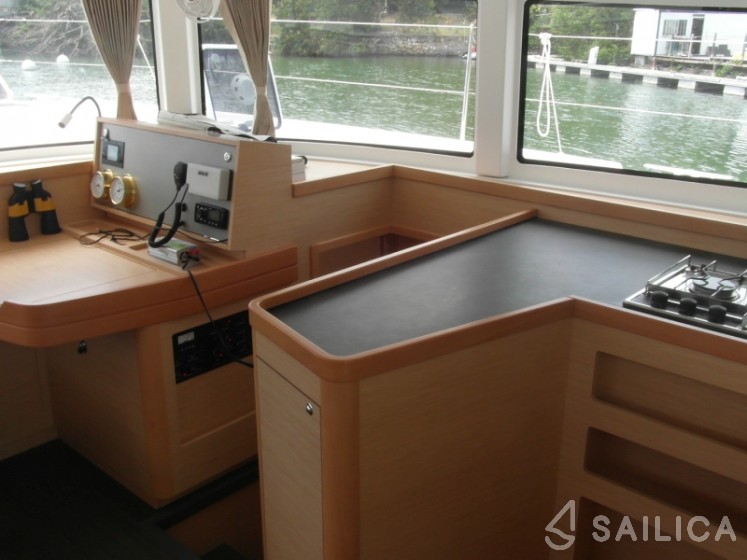 Lagoon 42 - Yacht Charter Sailica