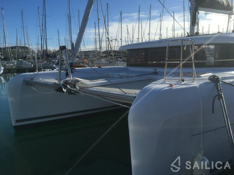 Lagoon 42 - Yacht Charter Sailica