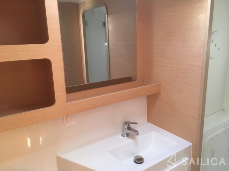 Lagoon 42 - Yacht Charter Sailica
