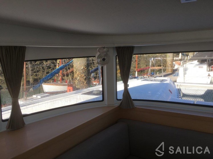 Lagoon 42 - Yacht Charter Sailica