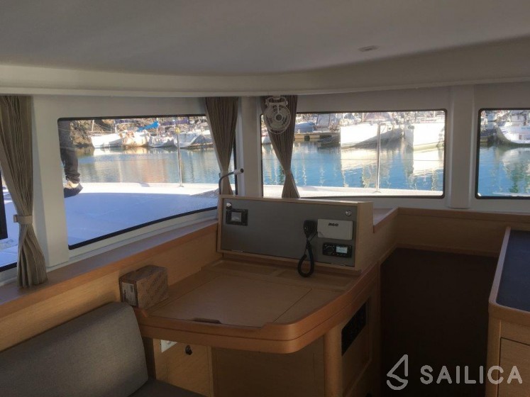 Lagoon 42 - Yacht Charter Sailica