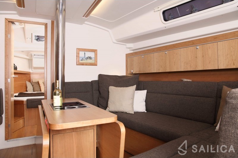 Hanse 415 - Yacht Charter Sailica