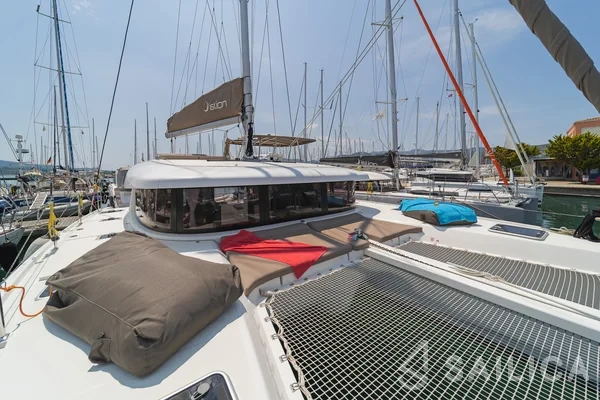 Lagoon 42 - Yacht Charter Sailica