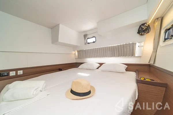 Lagoon 42 - Yacht Charter Sailica