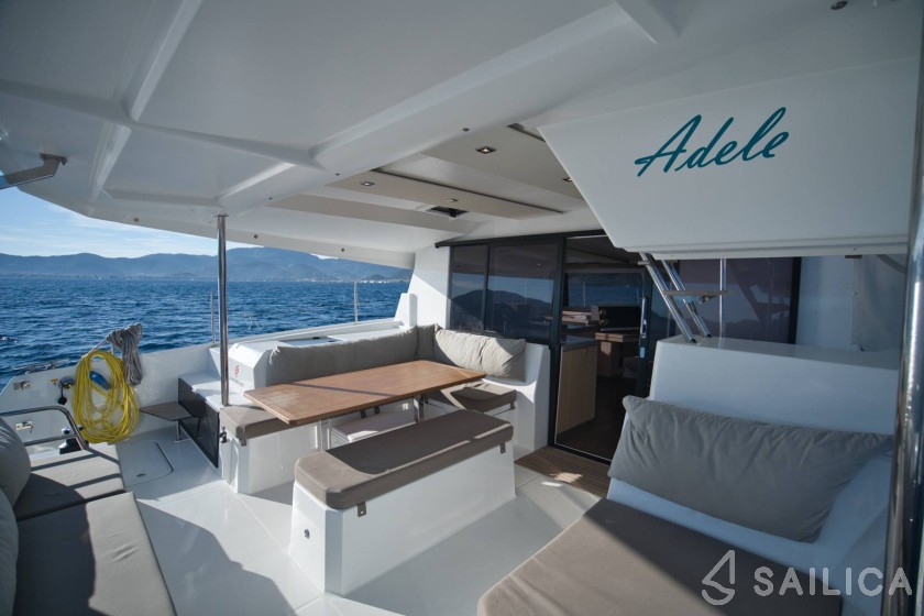 Astréa 42 - Yacht Charter Sailica