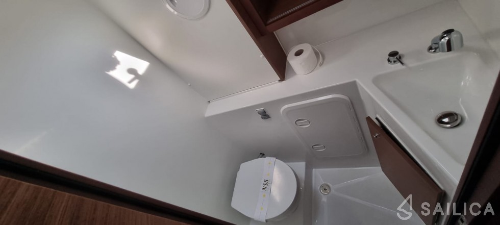 Lagoon 42 - Yacht Charter Sailica