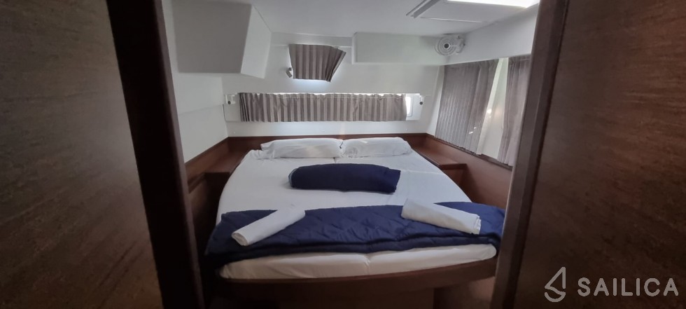 Lagoon 42 - Yacht Charter Sailica