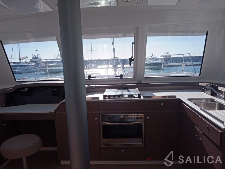 Bali Catspace - Yacht Charter Sailica