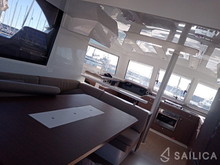 Bali Catspace - Yacht Charter Sailica
