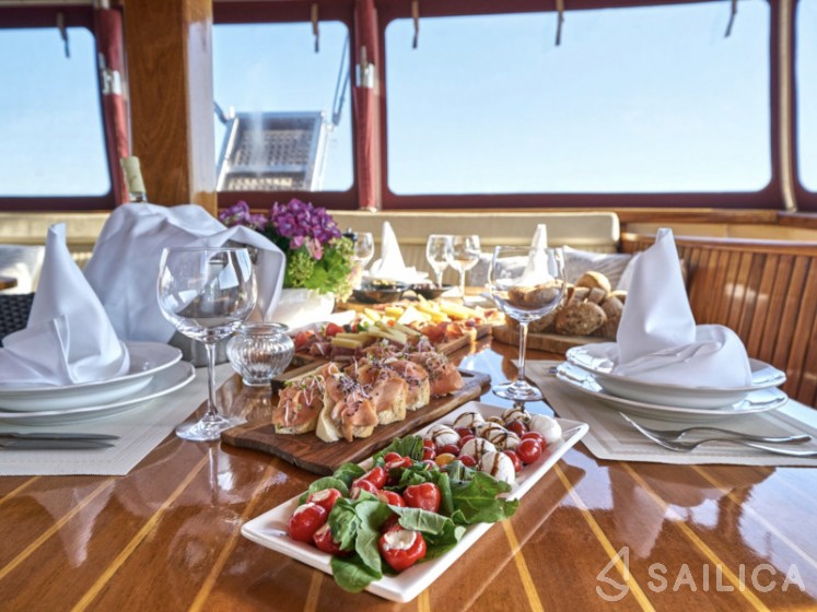 Gulet - Yacht Charter Sailica