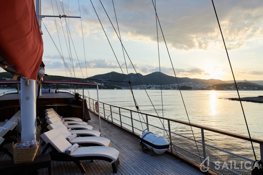 Gulet - Yacht Charter Sailica