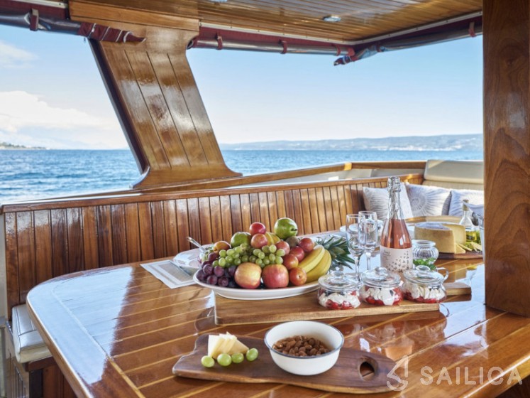Gulet - Yacht Charter Sailica