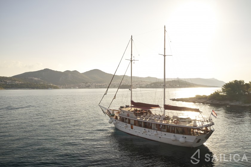 Gulet - Yacht Charter Sailica