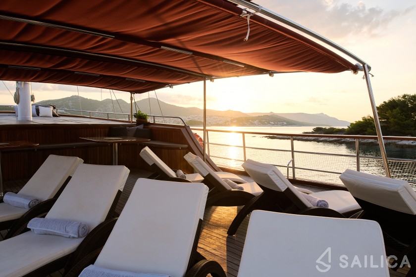 Gulet - Yacht Charter Sailica