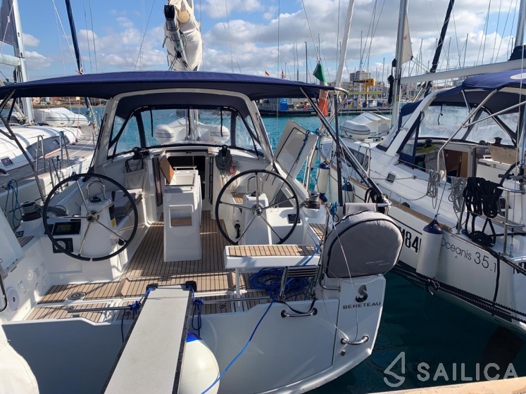 Oceanis 35.1 - Yacht Charter Sailica
