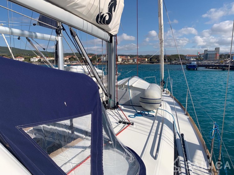 Oceanis 35.1 - Yacht Charter Sailica