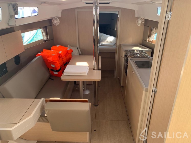 Oceanis 35.1 - Yacht Charter Sailica