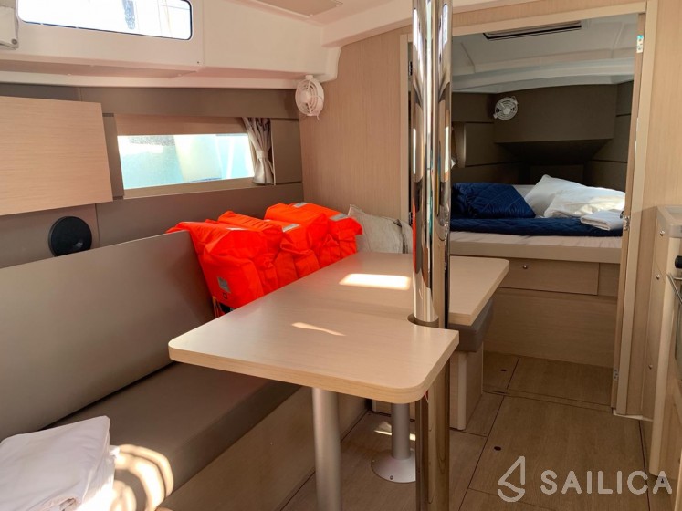 Oceanis 35.1 - Yacht Charter Sailica
