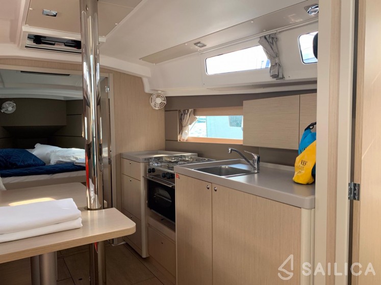 Oceanis 35.1 - Yacht Charter Sailica