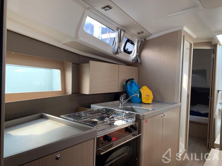 Oceanis 35.1 - Yacht Charter Sailica
