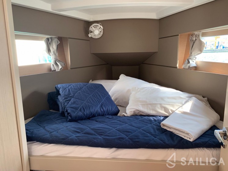 Oceanis 35.1 - Yacht Charter Sailica