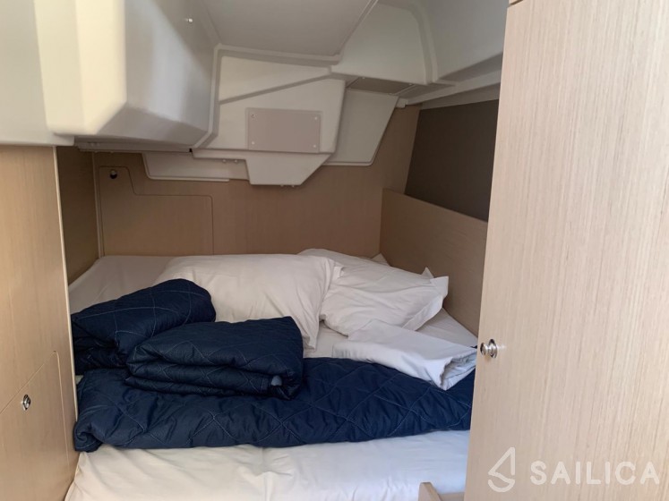 Oceanis 35.1 - Yacht Charter Sailica