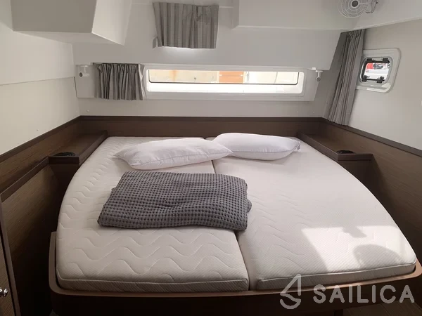Lagoon 42 - Yacht Charter Sailica