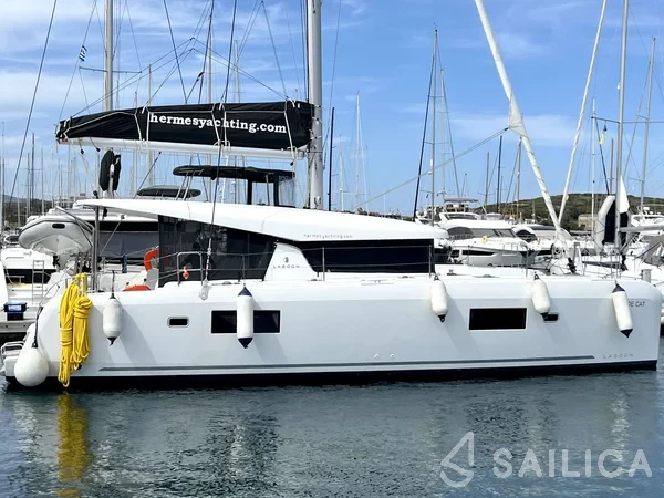 Lagoon 42 - Yacht Charter Sailica